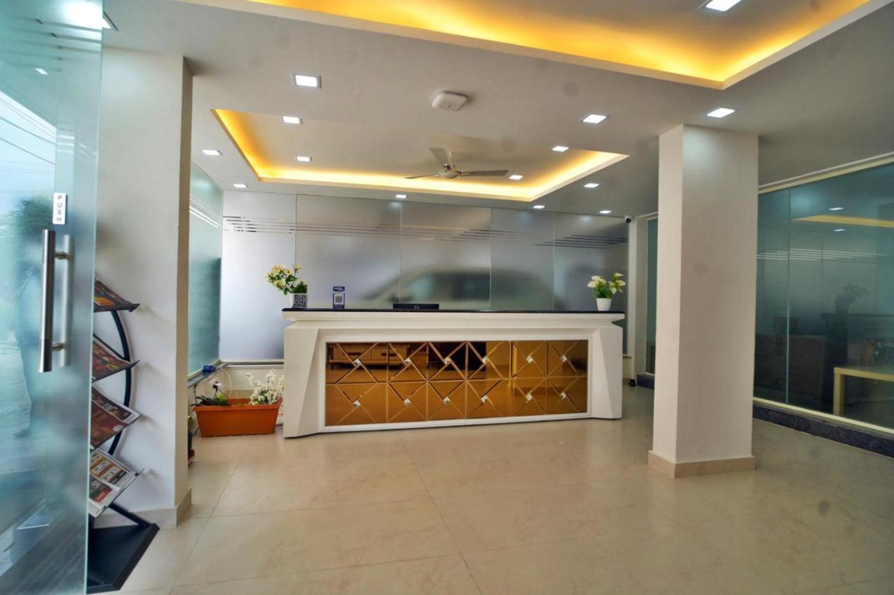 Hotel Sterling Inn Bangalore International Airport Yelahanka Eksteriør billede